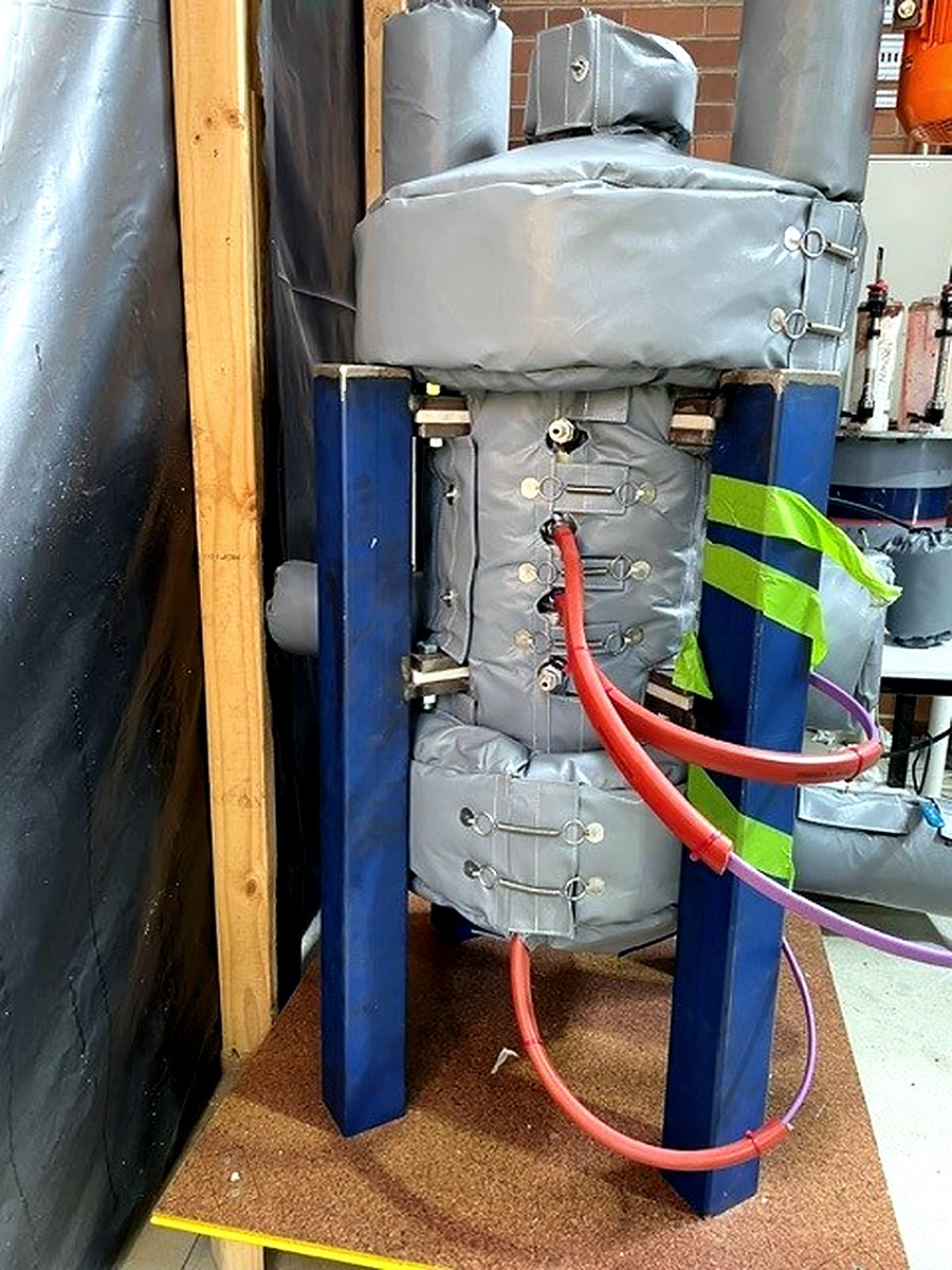 Custom multi-section thermal jacket on a vertical pump and vessel assembly with connecting fittings